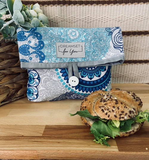 Kisebb méretű kék virágos textil uzsonnás táska